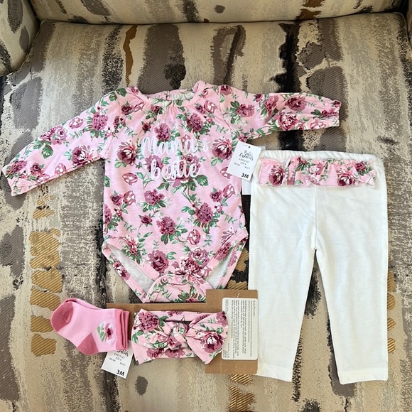 Baby Essentials Other - Baby Girl Pink Floral Mama’s Bestie Bodysuit Pants Headband Socks Set